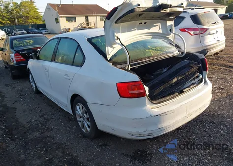 2015 Volkswagen Jetta 1.8T Se z USA, uszkodzony, nr VIN 3VWD17AJ0FM285333